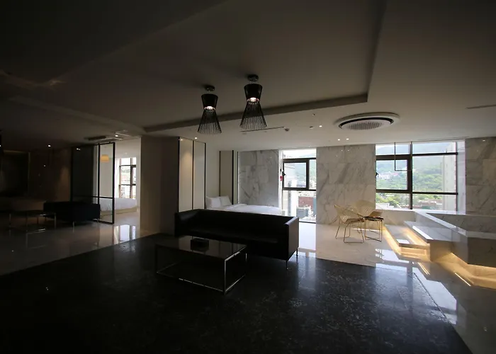 Stayrak Hotel